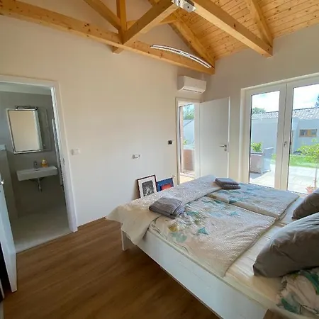 Prosluneny Dum S Vyhledem Na Palavu Brod nad Dyji Exterior photo